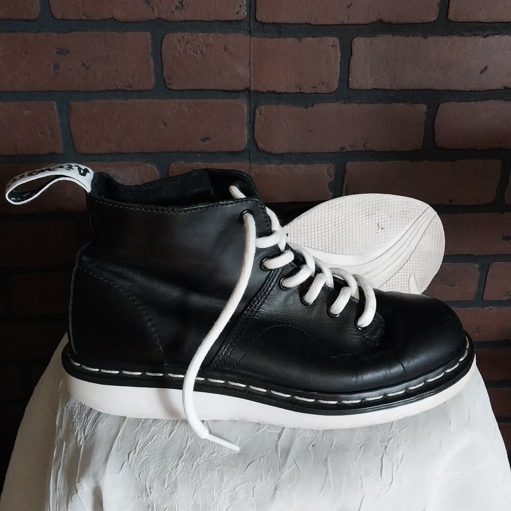 Dr. Martens Black Leather w/White Sole - RARE! Size US Men's 8/UK 7
